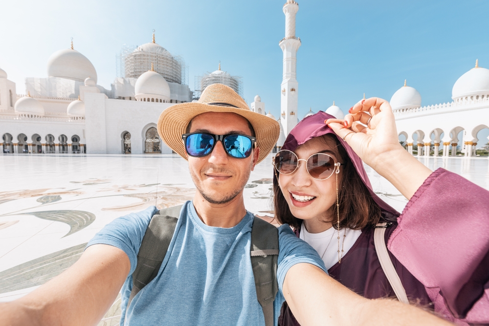 What to Wear in Dubai Dress Code for Tourists & Outfits to Wear - Clothes You Should Wear in Mosques and Traditional Souks in Dubai