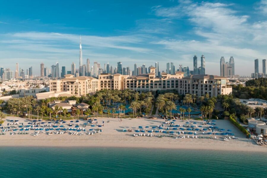 Best Beach Hotels in Jumeirah Beach in Dubai - Four Seasons Resort Dubai at Jumeirah Beach