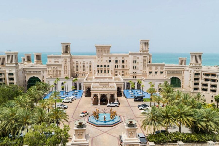 Best Beach Hotels in Jumeirah Beach in Dubai - Jumeirah Al Qasr